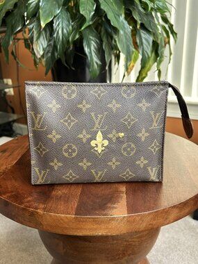 LOUIS VUITTON Monogram Toiletry Pouch 19